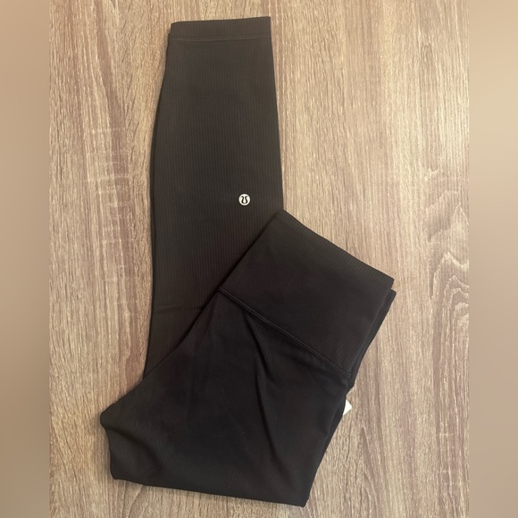 New with tags Lululemon Wunder Train High-Rise Ribbed
Tight 25", Black, Size 8. - Picture 1 of 16